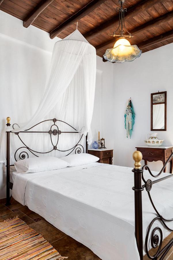 Efrosini Villa *